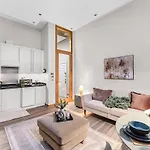 Lux Sleep 4 Flat In Earls Court Central London