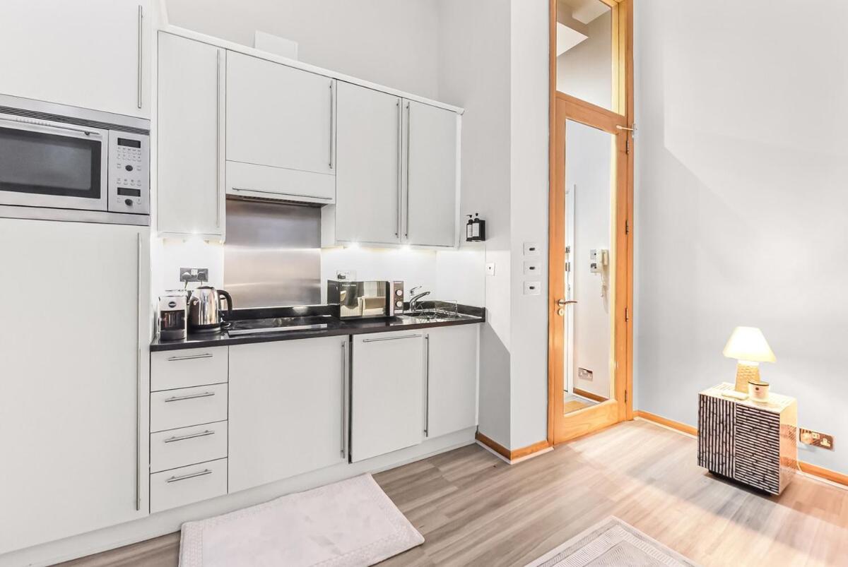 Lux Sleep 4 Flat In Earls Court *