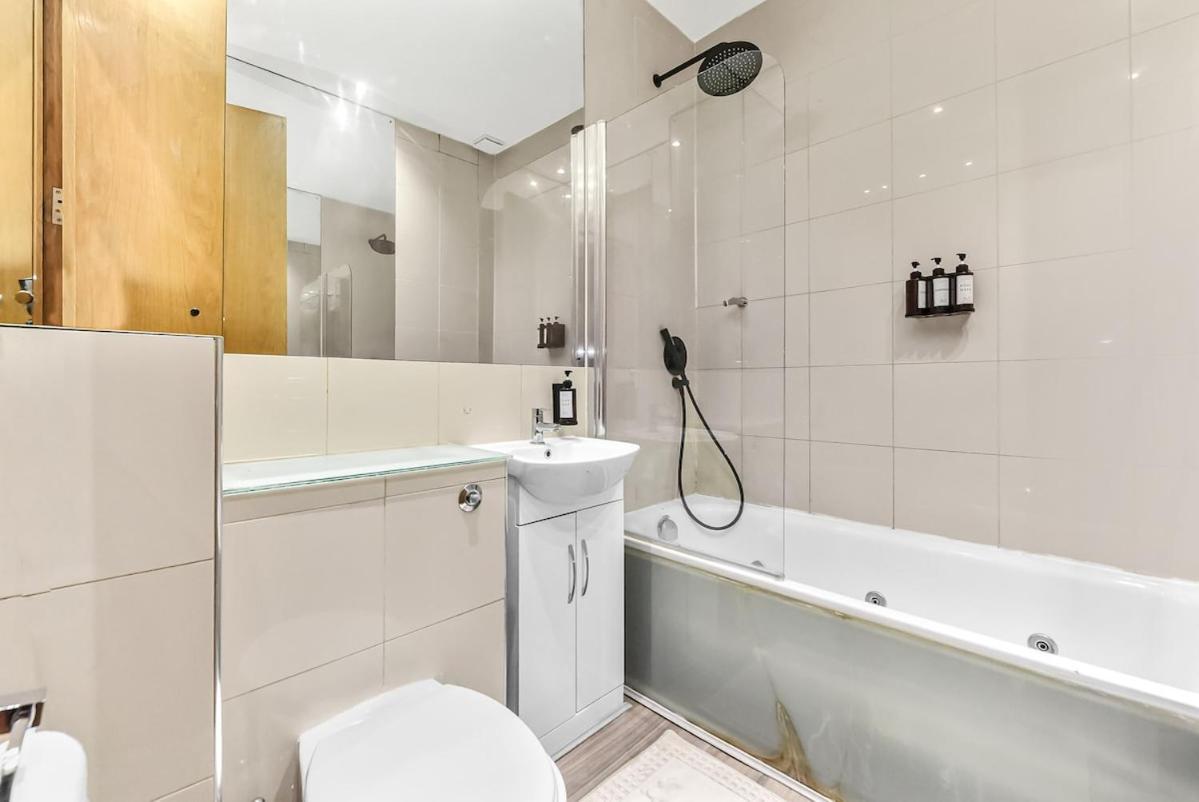 Lux Sleep 4 Flat In Earls Court Londra